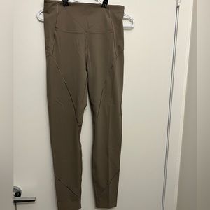 Brand new! Never worn TNA slick Vertex High Rise Leggings